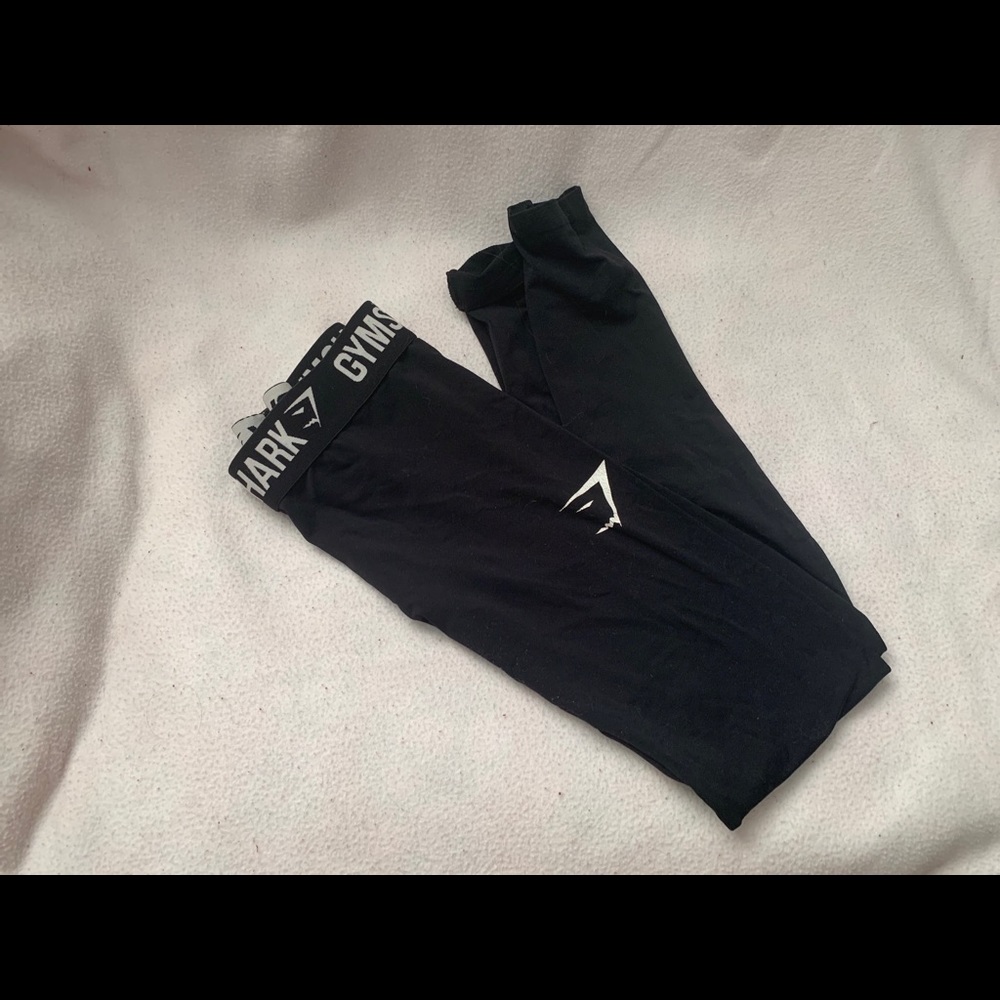 Gym shark leggings